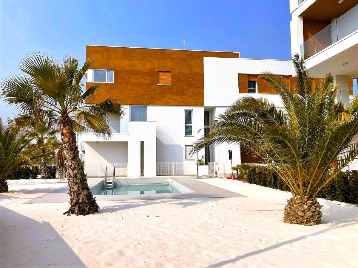 Sun Beach Residence Con Piscina - Piazza Brescia - Adria Holiday Jesolo - Family Apartments Exterior foto